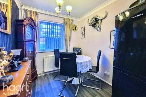 3 bedroom semi-detached bungalow for sale