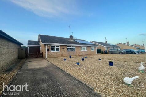 3 bedroom semi-detached bungalow for sale