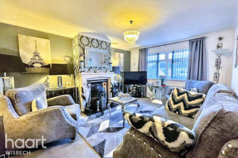 3 bedroom semi-detached bungalow for sale