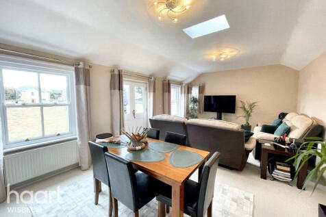 2 bedroom semi-detached bungalow for sale