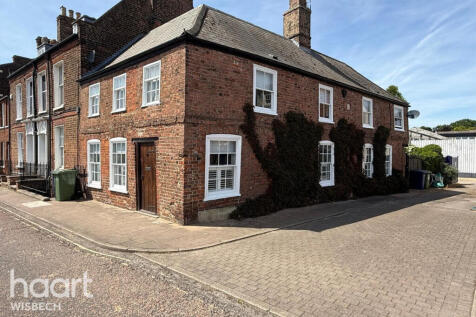 2 bedroom end of terrace house for sale