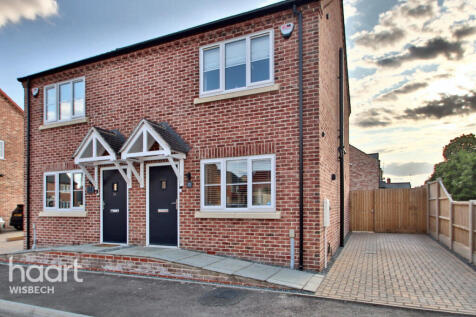 2 bedroom semi-detached house for sale