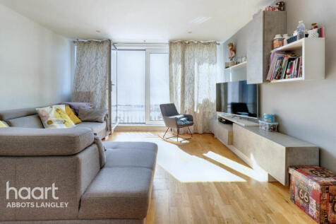 School Mead, Abbots Langley 2 bed flat for sale