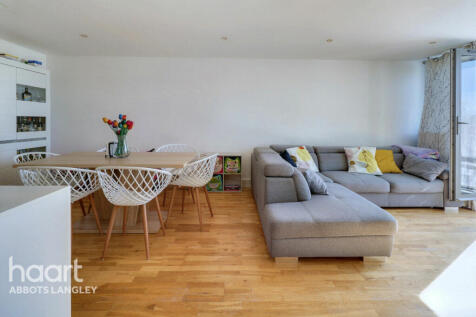 School Mead, Abbots Langley 2 bed flat for sale