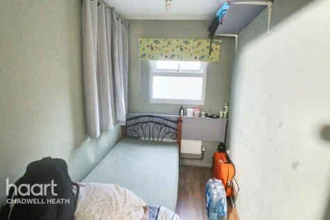 High Road, Romford 3 bed terraced house for sale