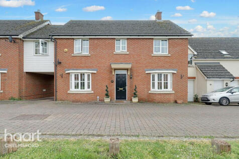 5 bedroom link detached house for sale