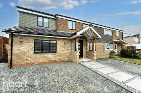4 bedroom semi-detached house for sale