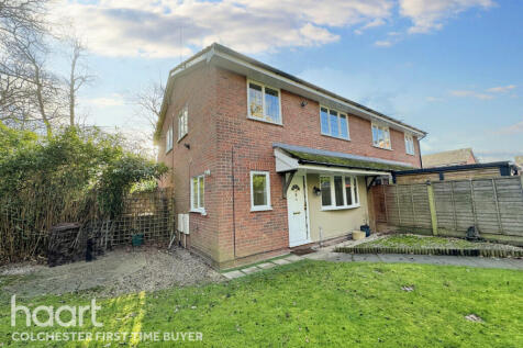 Hollymead Close, Colchester 2 bed terraced house for sale