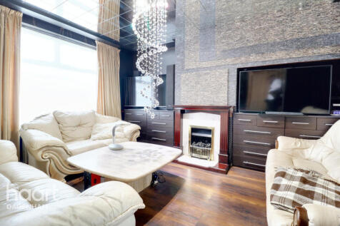 Canonsleigh Road, Dagenham 3 bed terraced house for sale