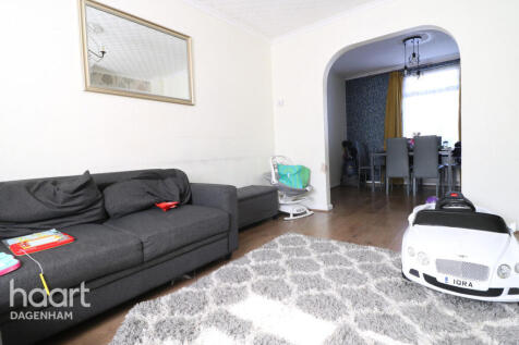 Amidas Gardens, Dagenham 2 bed terraced house for sale