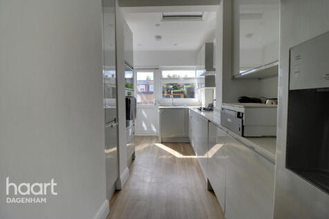 4 bedroom end of terrace house for sale