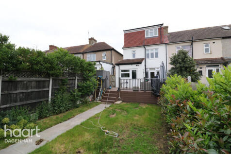 4 bedroom end of terrace house for sale