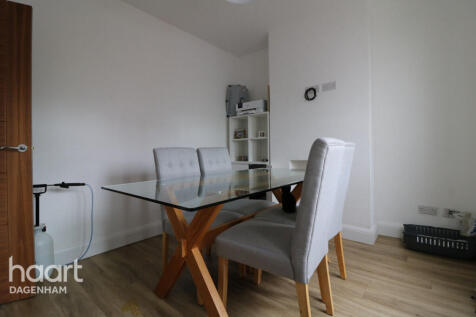 4 bedroom end of terrace house for sale