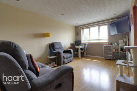 Plumtree Close, Dagenham 1 bed flat for sale