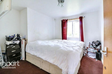 Marine Drive, Barking 2 bed flat for sale