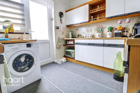 Reede Road, Dagenham 2 bed terraced house for sale