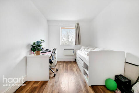 Chingford Mount Road, Chingford 2 bed apartment for sale