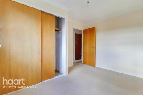 Roseacre Gardens, Welwyn Garden City 2 bed apartment for sale