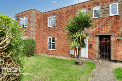 Four Acres, Welwyn Garden City 3 bed terraced house for sale