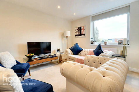 liberty House, Welwyn Garden City 2 bed apartment for sale