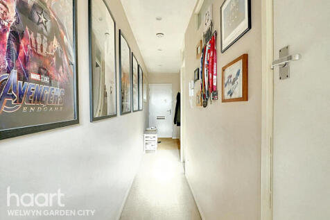 Russett Wood, Welwyn Garden City 1 bed flat for sale