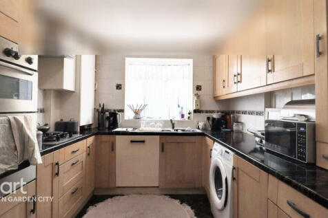 Picketts, Welwyn Garden City 3 bed end of terrace house for sale