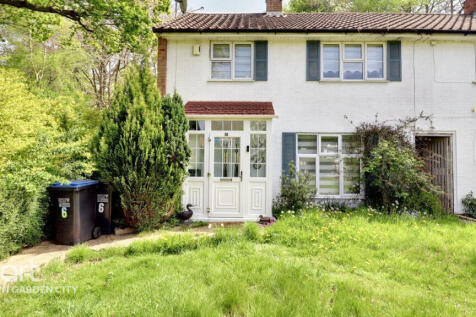 Picketts, Welwyn Garden City 3 bed end of terrace house for sale