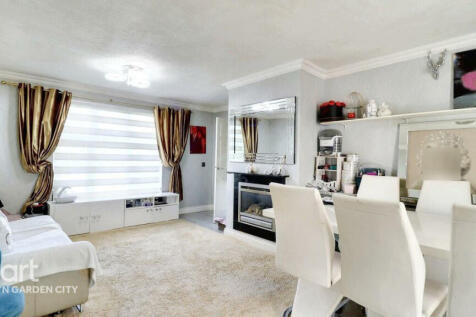 Picketts, Welwyn Garden City 3 bed end of terrace house for sale
