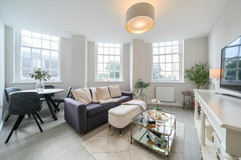 Windsor Street, Uxbridge, Middlesex 1 bed apartment for sale