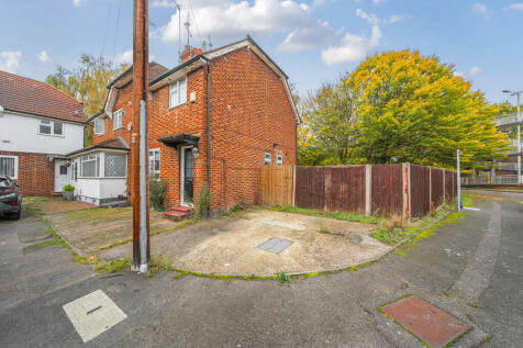 Lynch Close, Uxbridge, Middlesex 3 bed semi