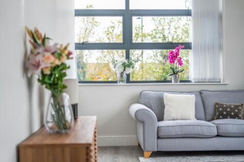 Heron Drive, Slough, Berkshire 1 bed apartment for sale