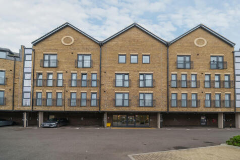 Waterloo Road, Uxbridge, Middlesex 1 bed apartment for sale