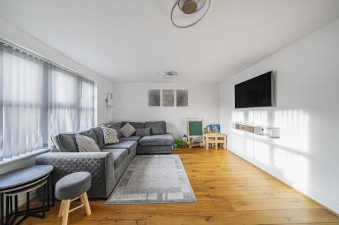 Pield Heath Road, Hillingdon, Middlesex 2 bed apartment for sale