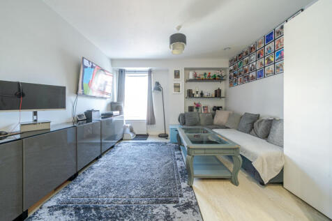 Windsor Street, Uxbridge 1 bed apartment for sale