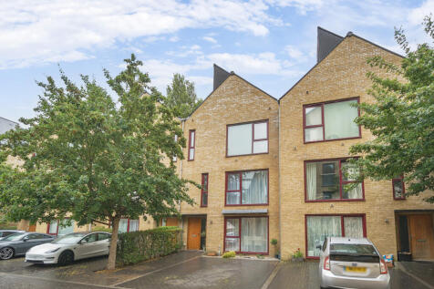 Kings Mill Way, Uxbridge 4 bed terraced house for sale