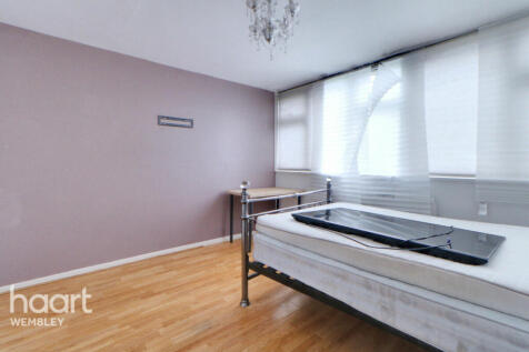 Harlesden 3 bed flat for sale
