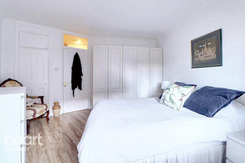 3 bedroom flat for sale