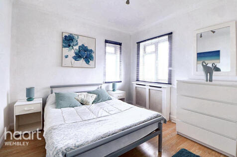 3 bedroom flat for sale