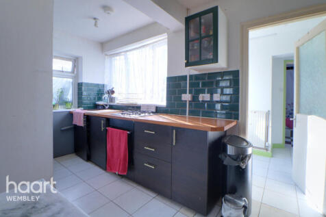 North Wembley 2 bed maisonette for sale