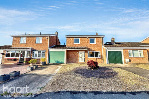3 bedroom link detached house for sale