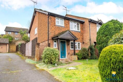 Foxglove Gardens, Guildford GU4 3 bed end of terrace house for sale
