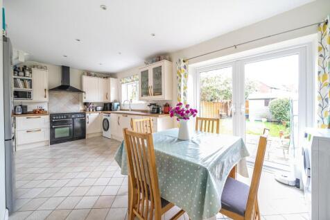 Upfolds Green, Guildford GU4 4 bed terraced house for sale