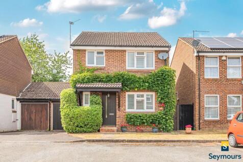 3 bedroom link detached house for sale