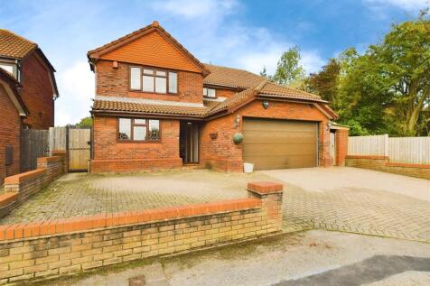 5 bedroom detached house for sale