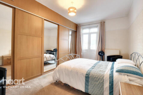 4 bedroom maisonette for sale