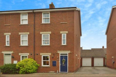 4 bedroom semi-detached house for sale