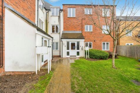2 bedroom ground floor flat for sale