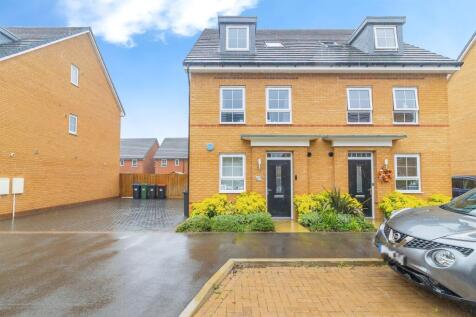 4 bedroom semi-detached house for sale