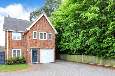 Reading Road South, Hampshire GU52 4 bed detached house for sale