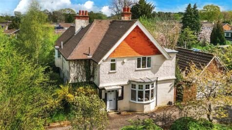 Durnsford Avenue, Hampshire GU52 5 bed detached house for sale